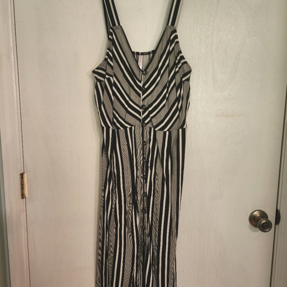 Xhilaration Black and white dress